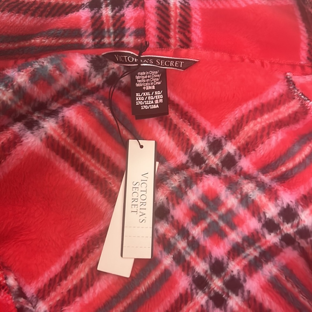 Victoria’s Secret Bath Robe - Picture 7 of 7